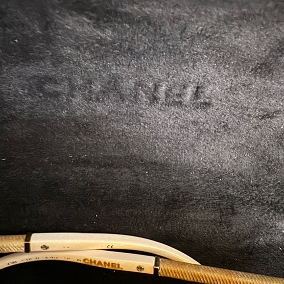 Authentic Chanel aviator mirrored Sunglasses - Picture 2 of 4